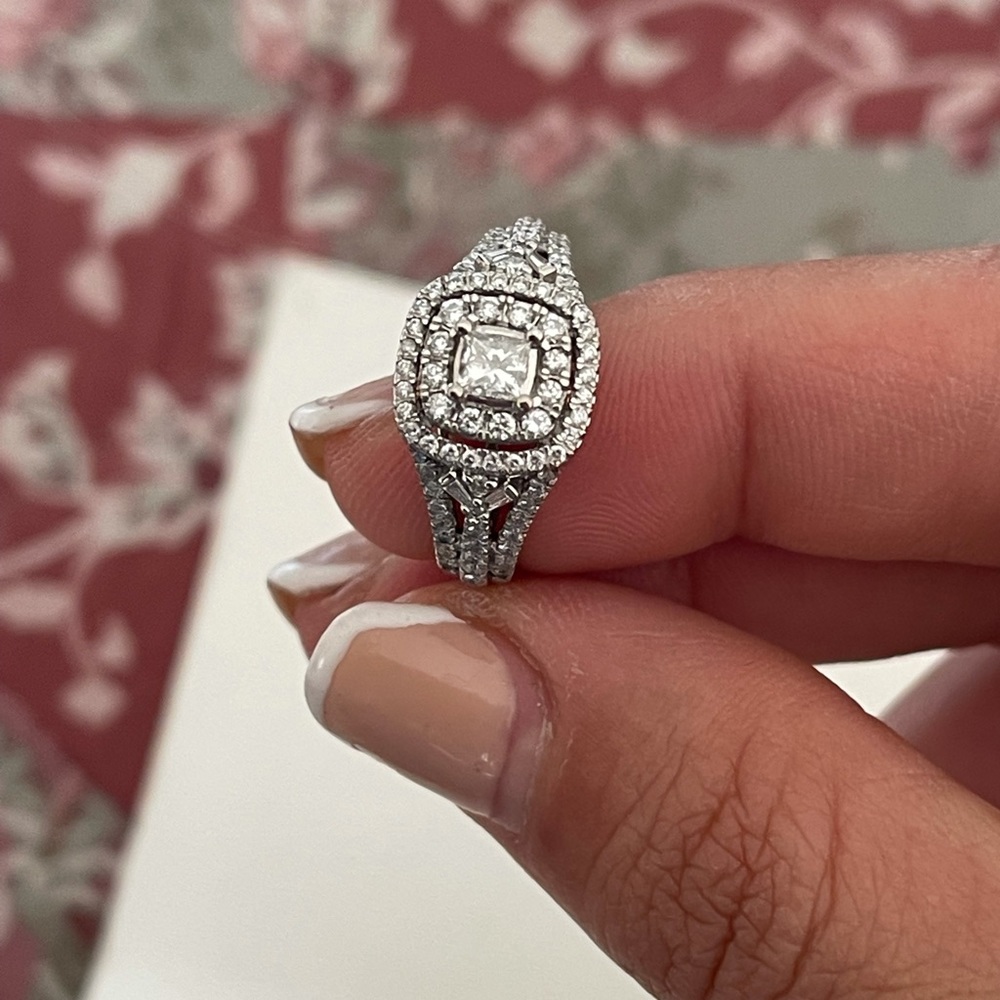 WEDDING RING SET - Picture 4 of 16